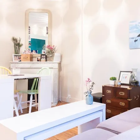 Nice Cozy On The Slopes Of Montmartre Apartment Paris