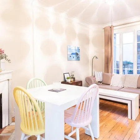 Nice Cozy On The Slopes Of Montmartre Apartment